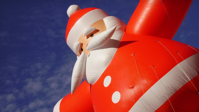 Image: Santa Float In Parade 