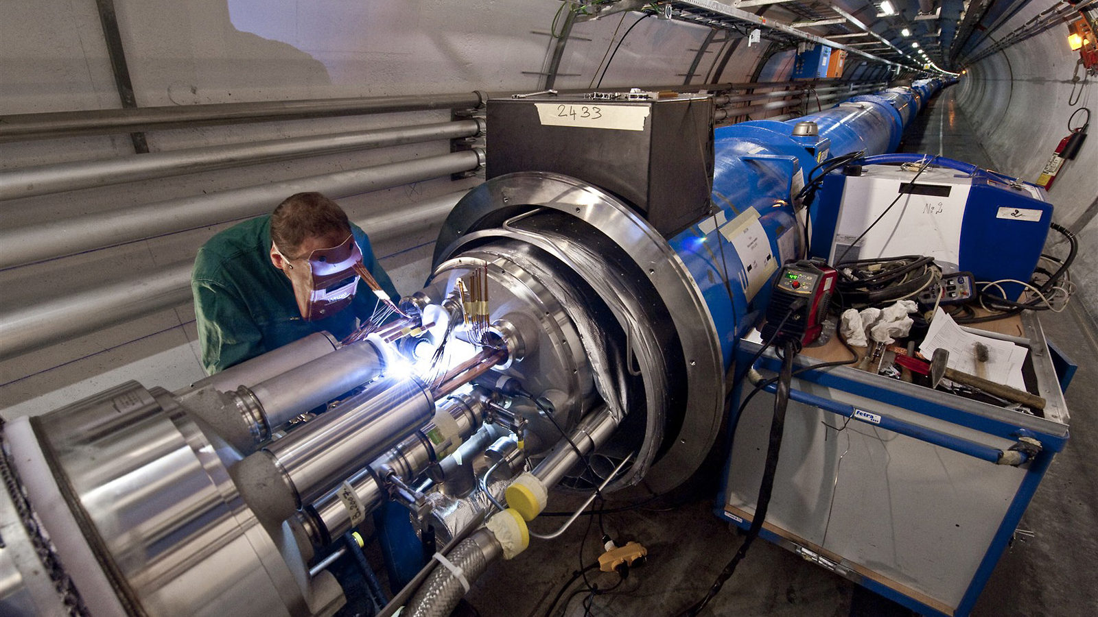 Superconducting electromagnets of the LHC | symmetry magazine